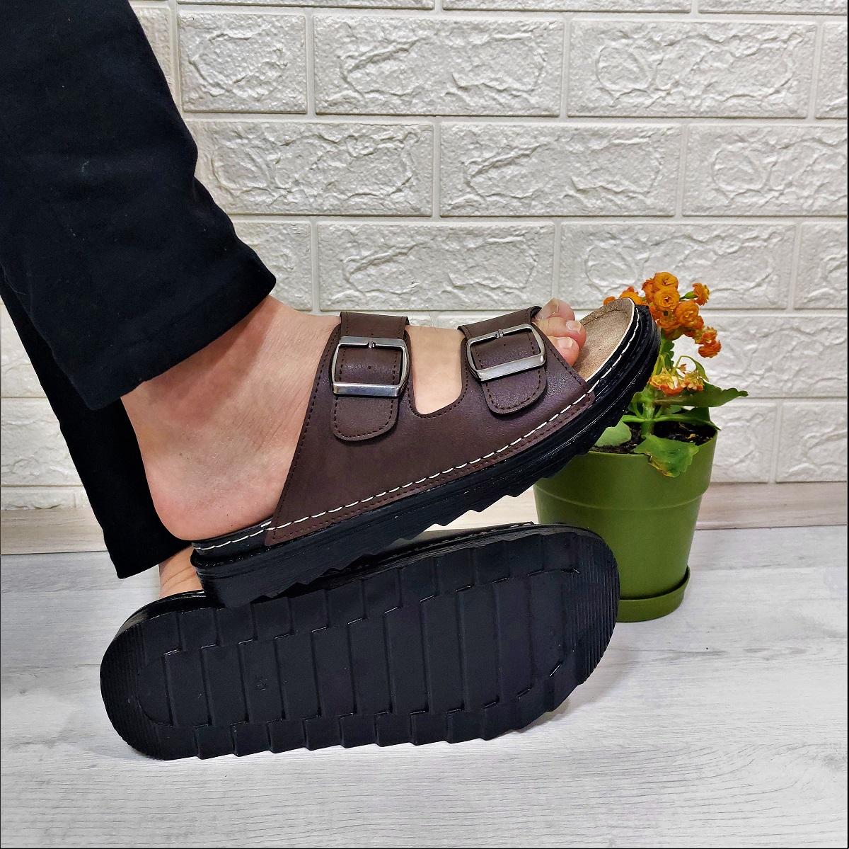 

Da-Ye 3540 Коричневые мужские тапочки с мягкой удобной подошвой и регулируемой двойной пряжкой