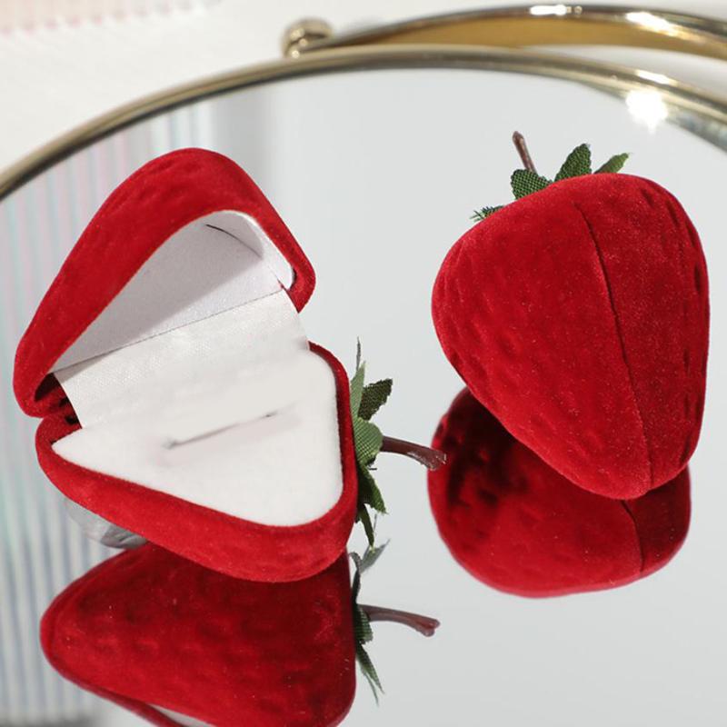 Süße Erdbeer-Ringschachtel, Erdbeerförmige Samt-Ringschmuck-Aufbewahrungsbox, Geschenkbox, Ring-Ohrring-Schmuck-Theken-Display-Requisiten
