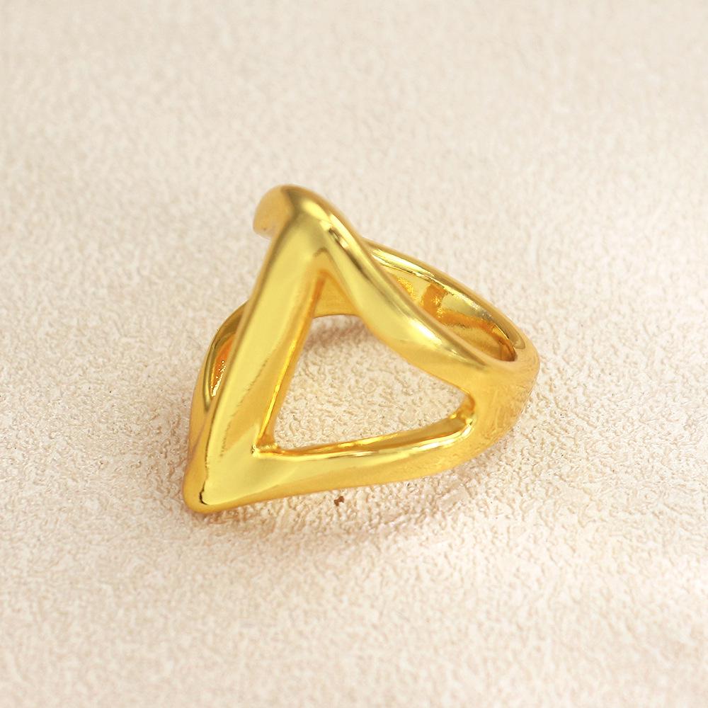 UNOde50 Stylish Women s Hollow Triangle Ring - High-End Polished Design Size 8