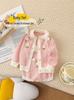 Handbesticktes Baby-Mädchen Strick-Latzhosen- und Jacken-Set für Herbst/Winter