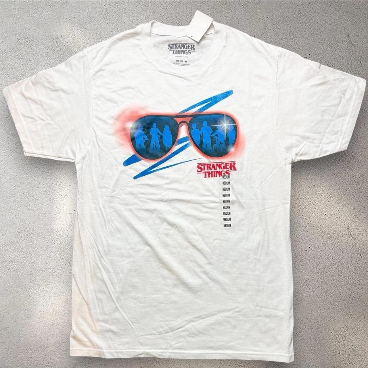 Stranger Things Shirt Mens Medium White Graphic Tee Netflix Unisex NWT M