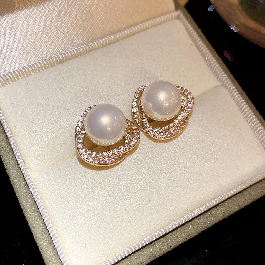 

K real gold electroplated silver needle zircon surround pearl earrings fashionable versatile stud earrings light luxury high-end earrings women
