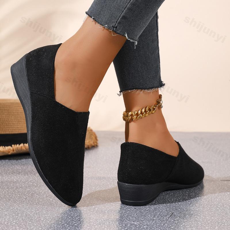 Fashion Large Size Women Wedge Shoes Autumn Point Toe Vintage Fashion Single Shoes Lightweight Comfortable Height Increase Casual Shoes