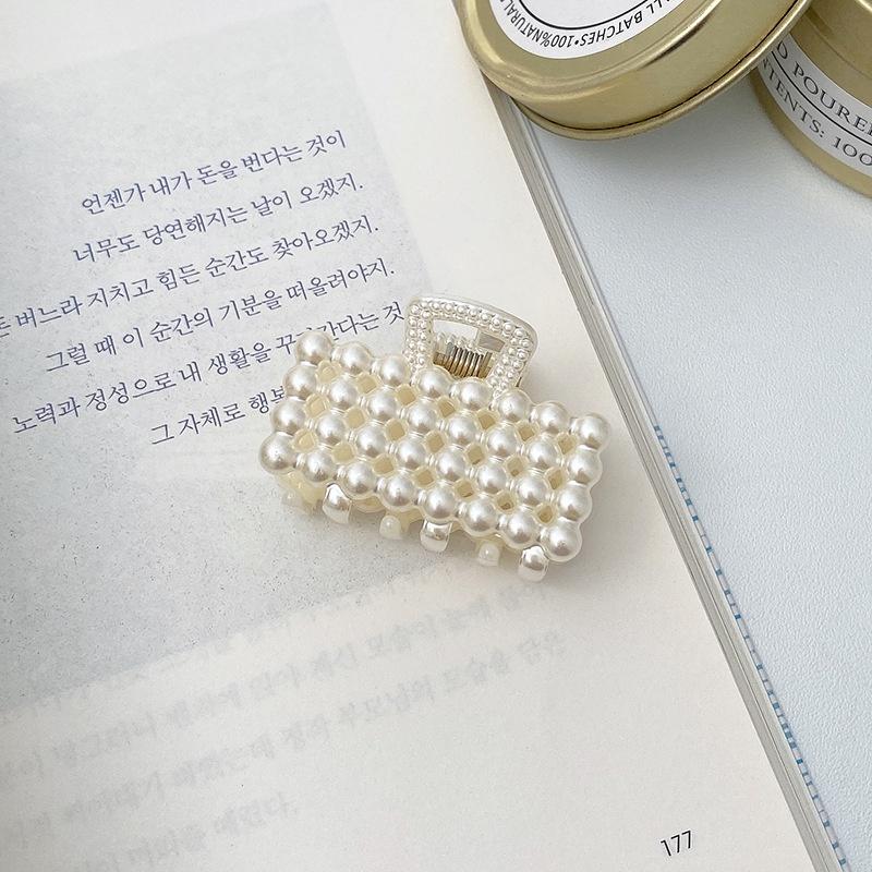 New Fashion Hollow Pearl Hair Claw Clips Simple Non Slip Mini Geometric Bangs Barrettes Hair Jaws for Women Girls Daily