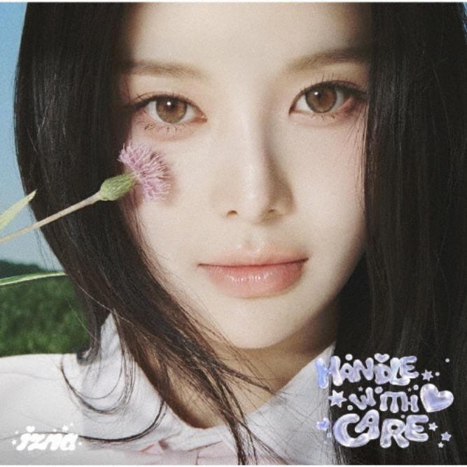 izna Japan 1. Mini-Album [HANDLE WITH CARE]