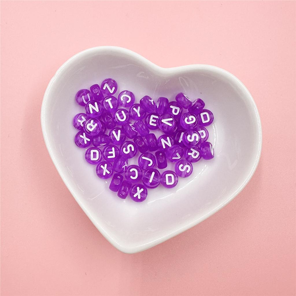 Pentru confecționarea bijuteriilor Pandantiv Fundal colorat litere albe 50 buc/lot 7 mm Transparent Litere Mărgele libere Colier Brățară Artizanat DIY mărgele