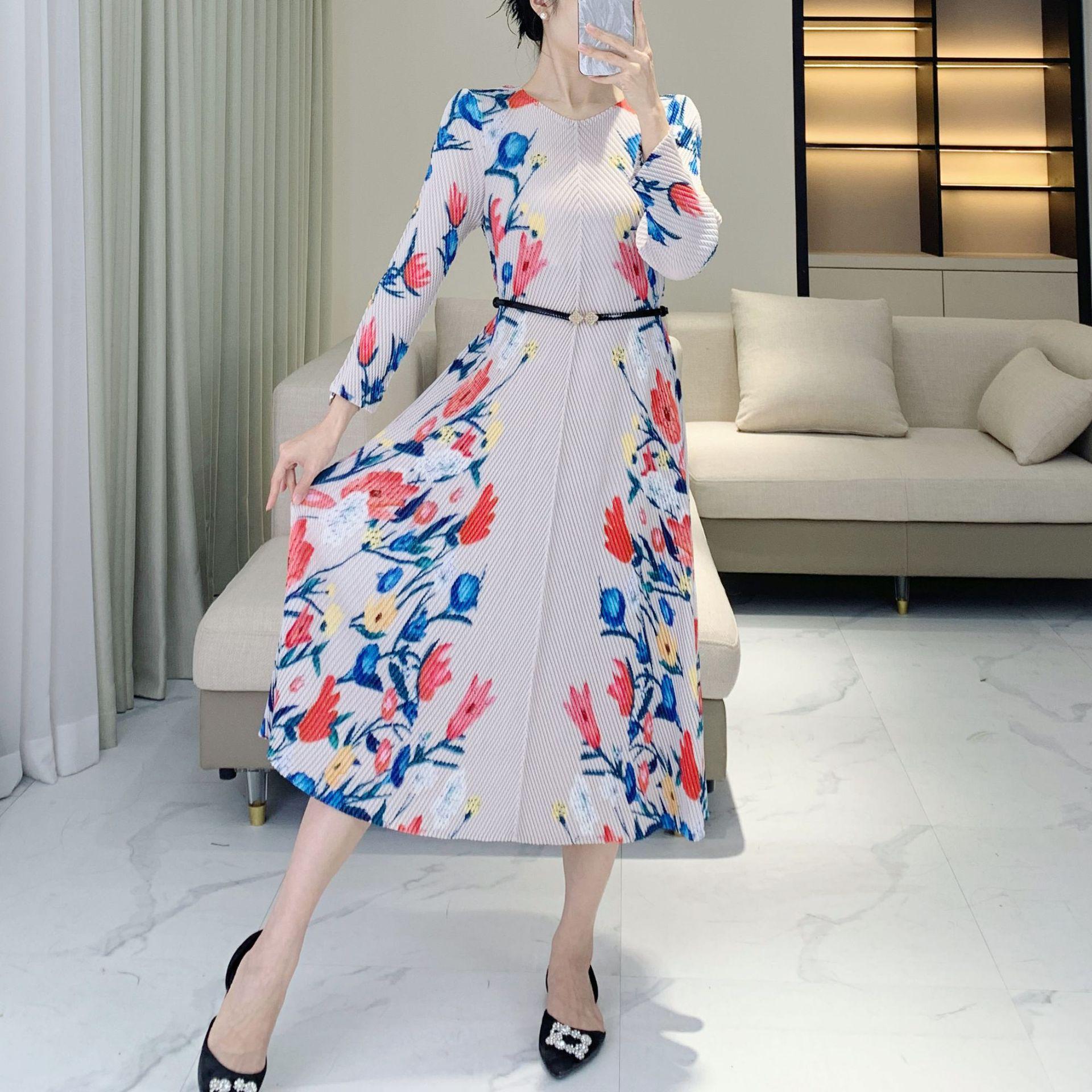 

Spring 2025 Light Luxury Plus Size Print Pleated Mid-Length Dress One Size (suitable for 90-150 kg)
