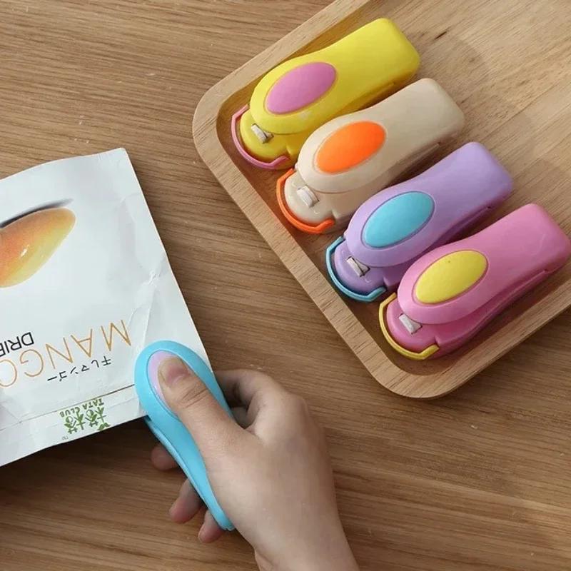 Portable Snack Bag Sealing Clip Household Tool Handheld Household Small Food Seals Machine Packaging Plastic Bags Seal Machine