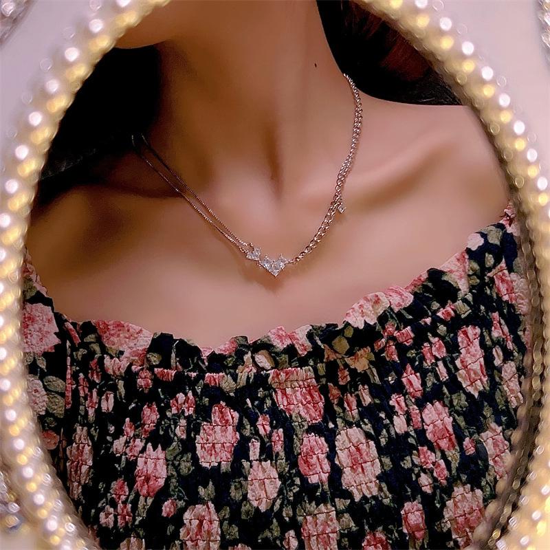 Double-Layer Heart Necklace for Women – Luxurious Clavicle Chain with Zircon Heart, Elegant and Versatile, Sweet and Cute Accessory.