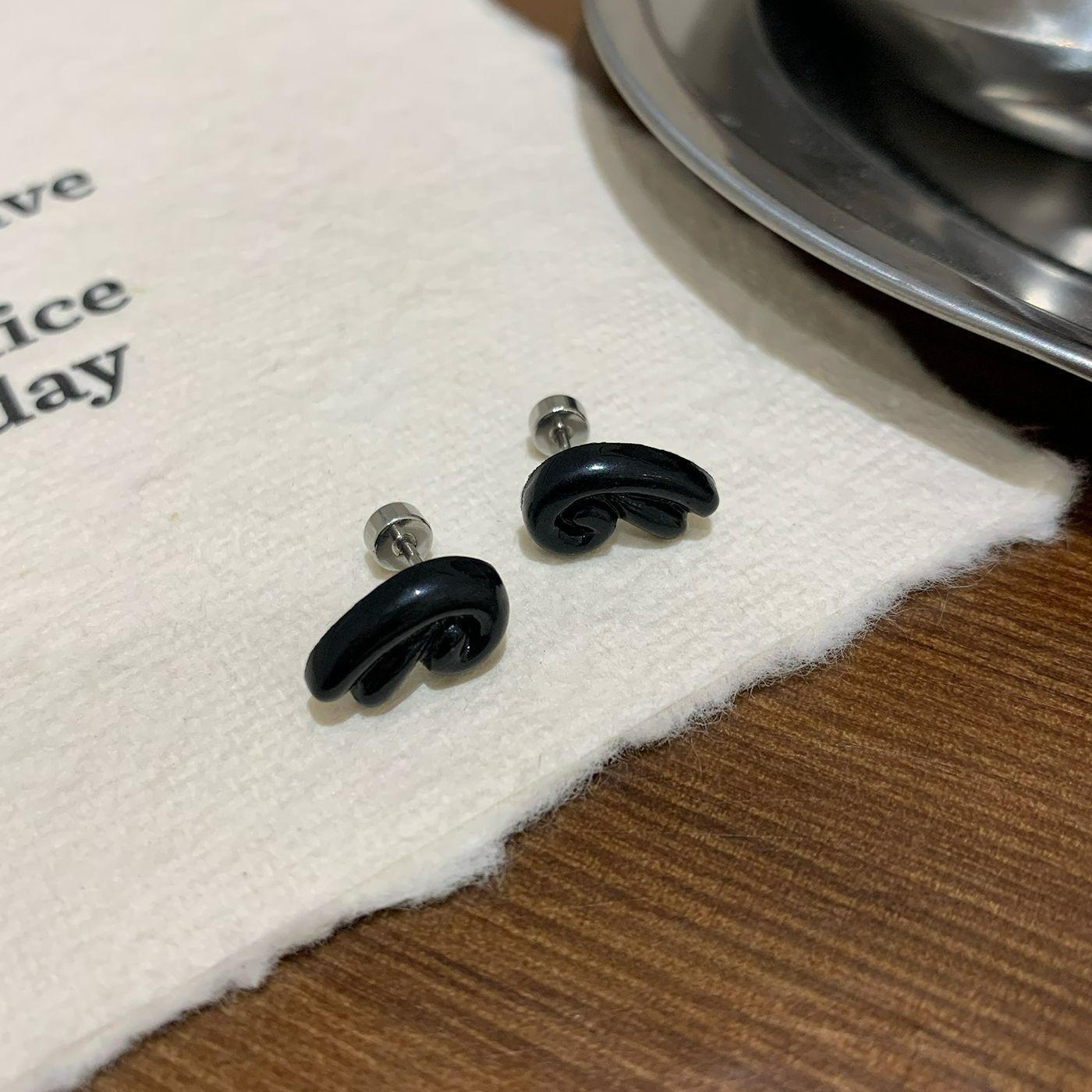 

Y2K Gothic Wing Heart Ear Bone Nail Earrings for Women Sweet Cool Acrylic Star Cross Stud Earrings Fashion Jewelry Accessories