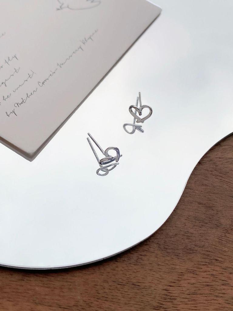 S999 Sterling Silver Hollow Heart Stud Earrings for Women - Korean Style, Sweet, Versatile Ear Cartilage Studs, and Basic Style Ear Care.