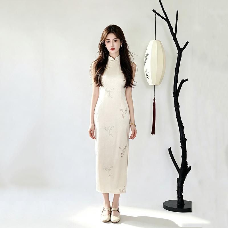 Embroidery white sleeveless national style new Chinese style Suzhou long cheongsam improved young 1011 new women's high sense
