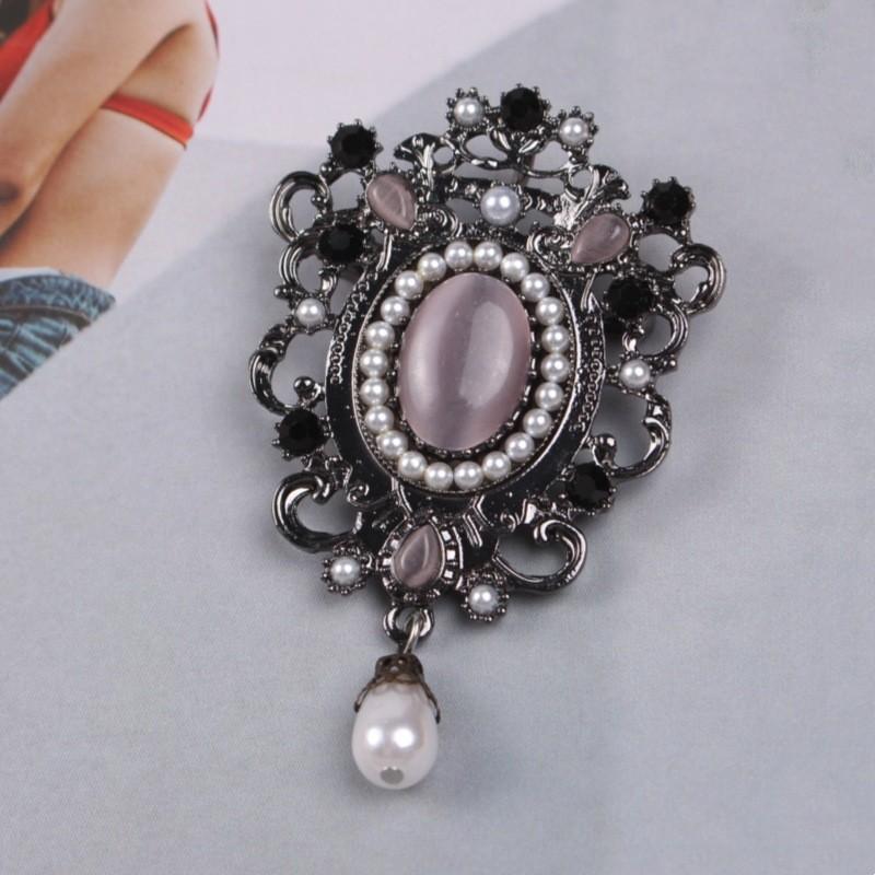 Vintage Palace Style Brooch For Women With Alloy Geometric Decorative Pin Accessory