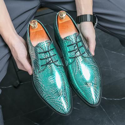 Móda Pánské módní párty kožené boty Lakovaná kůže s špičatou špičkou Lesklé pánské boty Pánské společenské boty Obchodní elegantní boty Pánské svatební balerínky