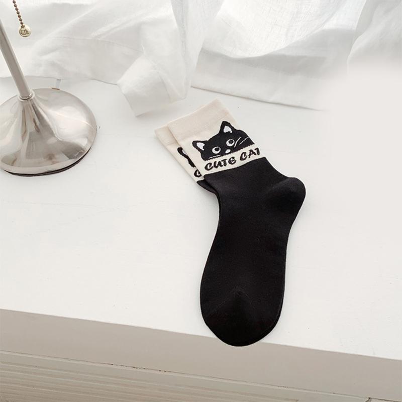 Fashionable Middle Calf Socks with Cartoon Cats Print in Soft Cotton Color Block Student Crew Socks Hosiery for Women