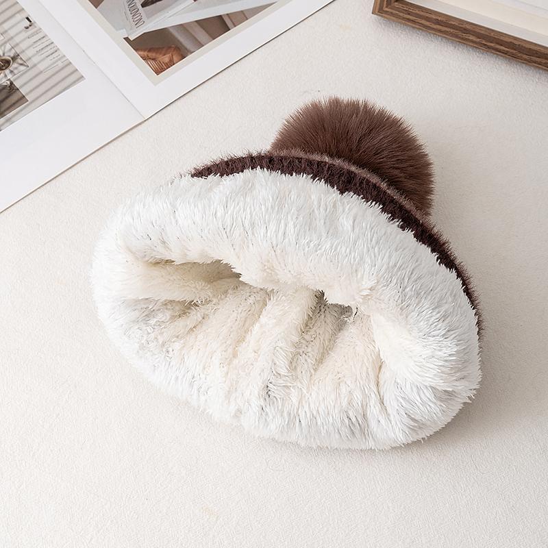 New Style Snow Label Beanie Hat Color Blocked Style Plush Fur Lined Pompoms Warm Winter Hat Fashion Y2k Beanie For Woman Girl
