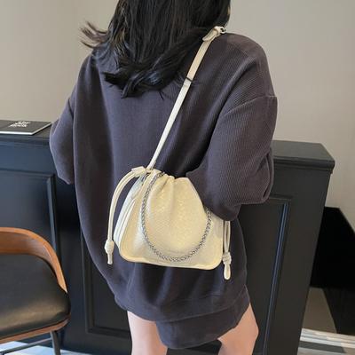 Fashion Trend High-grade Texture Woven Pattern Pleated Bucket Bag Casual Commuting Versatile Chain Messenger Women's Bag
