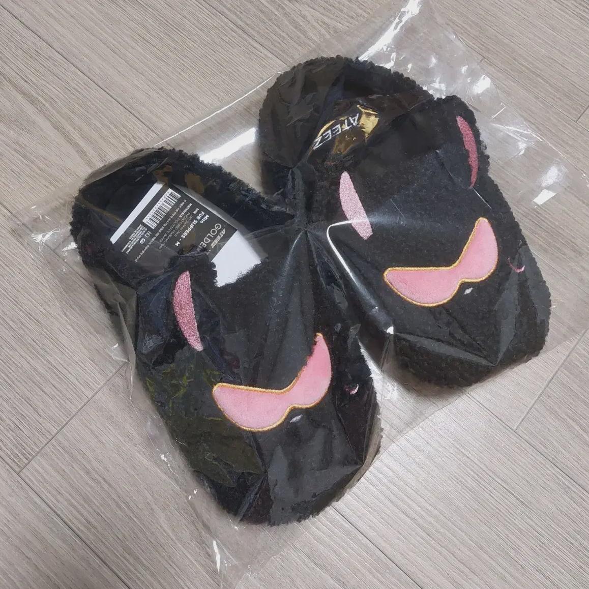 

Тапочки Atez Toe Slippers M Ateez Mito Fur Knitted Pop Up