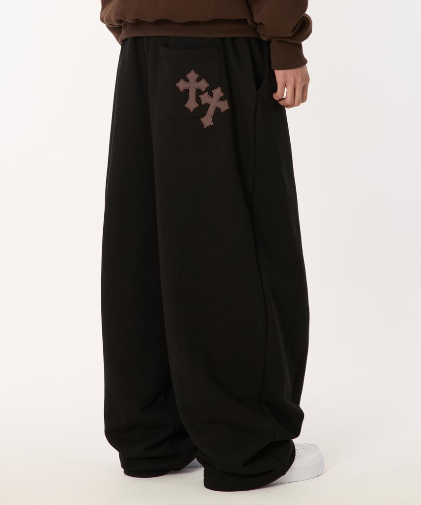 BOUNDARY Twin Crossbody Patch Long Sweatpants [Black]