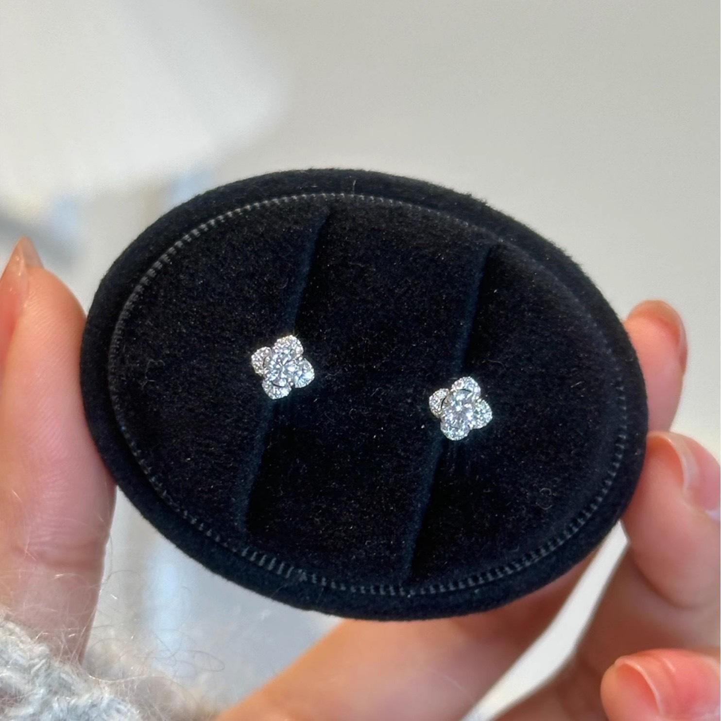 

Серьги-пусеты из стерлингового серебра с покрытием из белого золота, с фиолетовыми цветами и цирконами - Шикарный ретро, нишевый стиль высокого класса 925 Silver