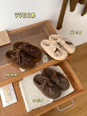 Enormes pantufas de meia fofas e bonitas para mulheres, aumento de altura interna de 25, outono e inverno, novas sapatos femininos quentes de pelúcia com franjas