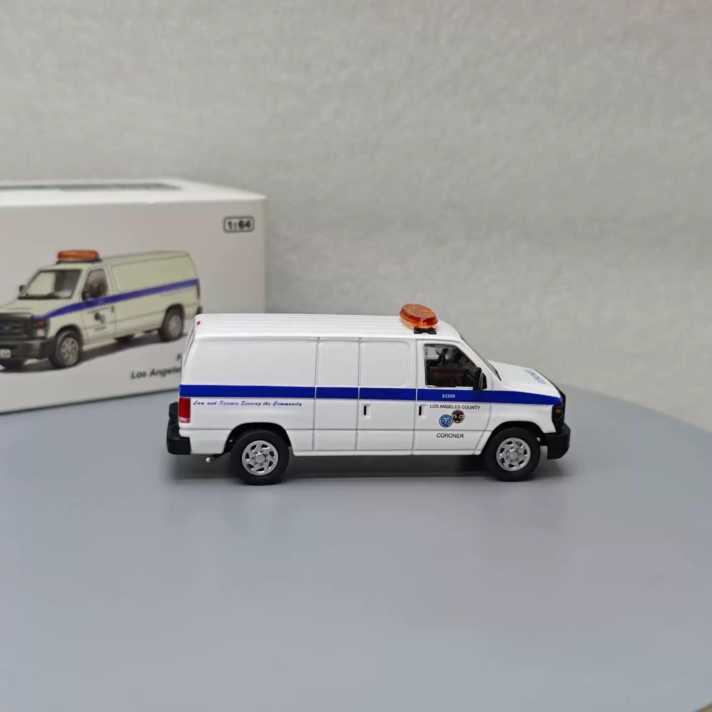 

Model Car 596 1:64 Suburban H1 Express Van Wagner Victoria Crown Multiple alloy models
