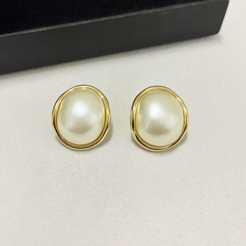 Retro Cream White Pearl Geometric Round Earrings Elegant Luxury All-match Jewelry