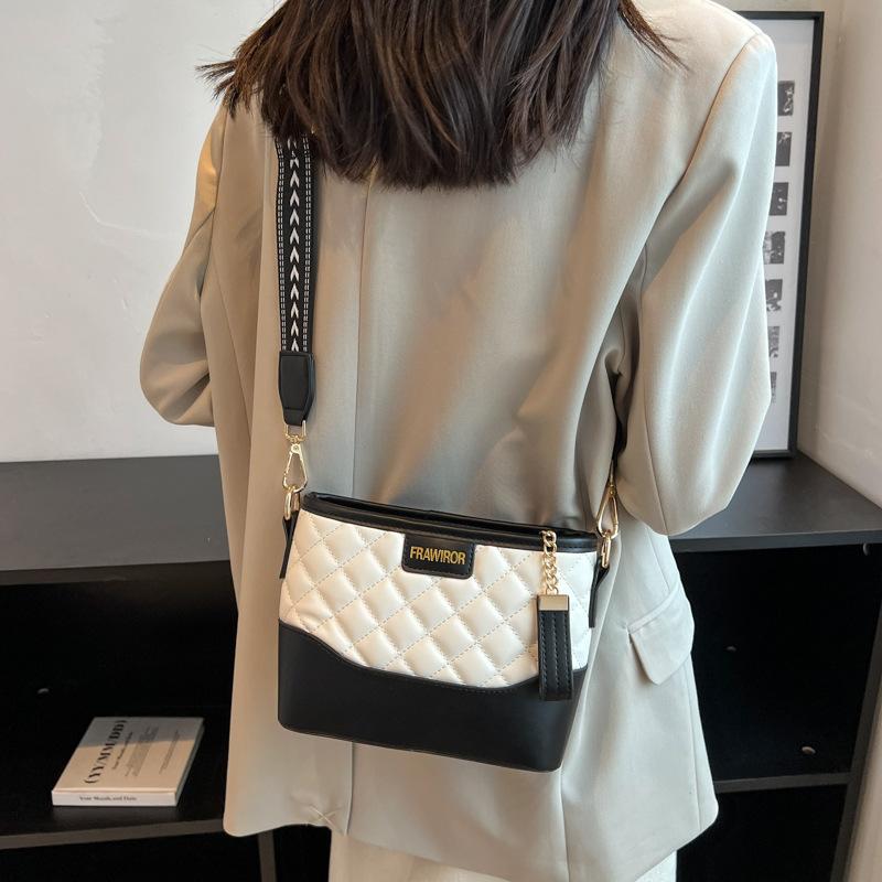 This year's popular bag women's 2025 new trendy rhombus embroidered thread shoulder bag versatile atmospheric messenger bag bucket bag