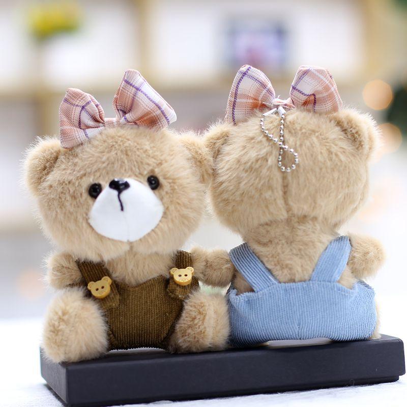 Neuer Niedlicher Plüsch Overall Bär Plüschtier Puppe Kreativer Auto Schlüsselanhänger Schüler Schultasche Hängedekoration