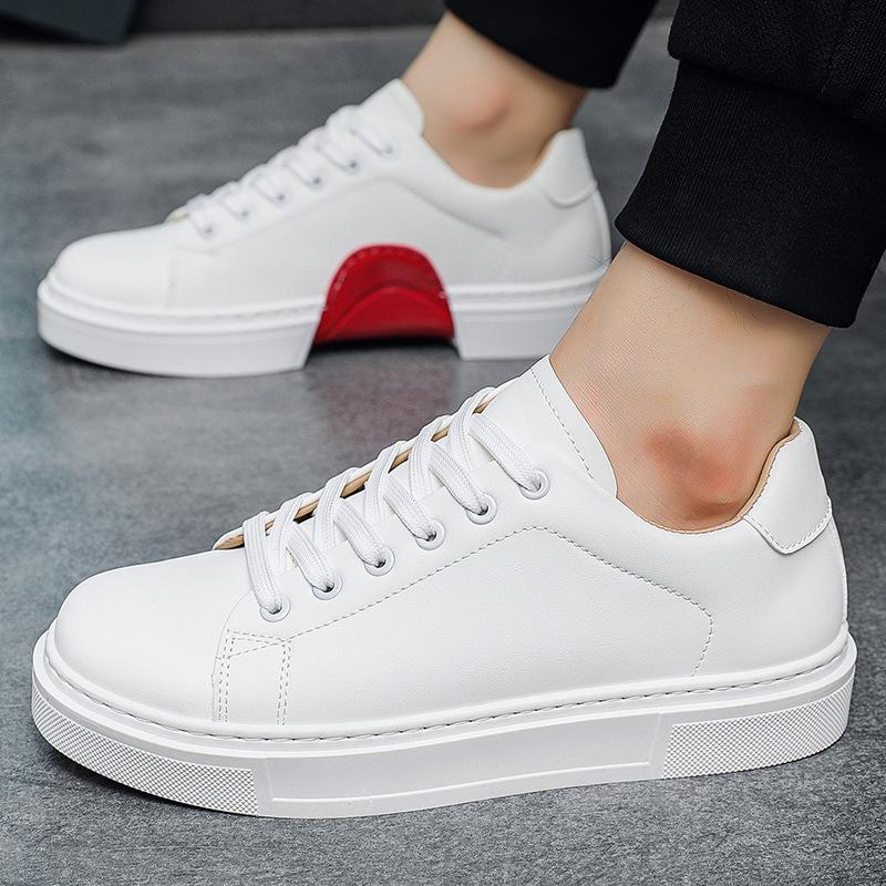 Outono 2025 novos sapatos masculinos sapatos brancos personalizados tendência da moda masculina versão coreana sapatos casuais versáteis de sola plana sapatos de skate