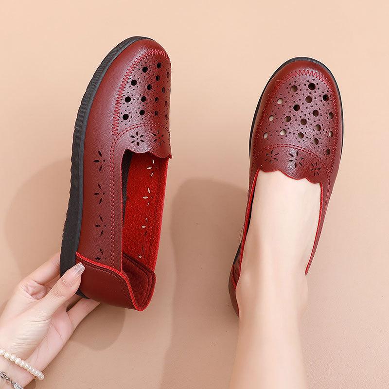 Sandals summer breathable fashion hollow leather shoes non-slip in the flat bottom in the elderly women's shoes hole shoes