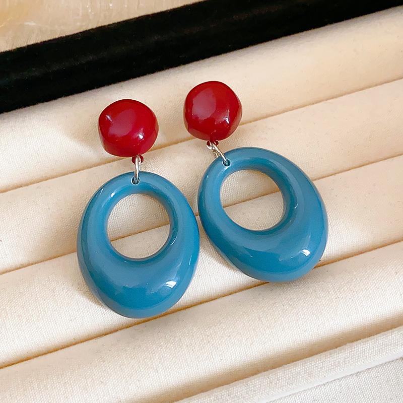 

Ретро Смола Геометрические Серьги для Женщин Мода Высококлассные Серьги-гвоздики Универсальные и Модные Роскошный Дизайнерский Циркон