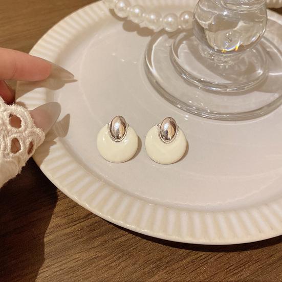 Retro White Stud Earrings Hypoallergenic Office Ladies Earrings Lightweight Alloy