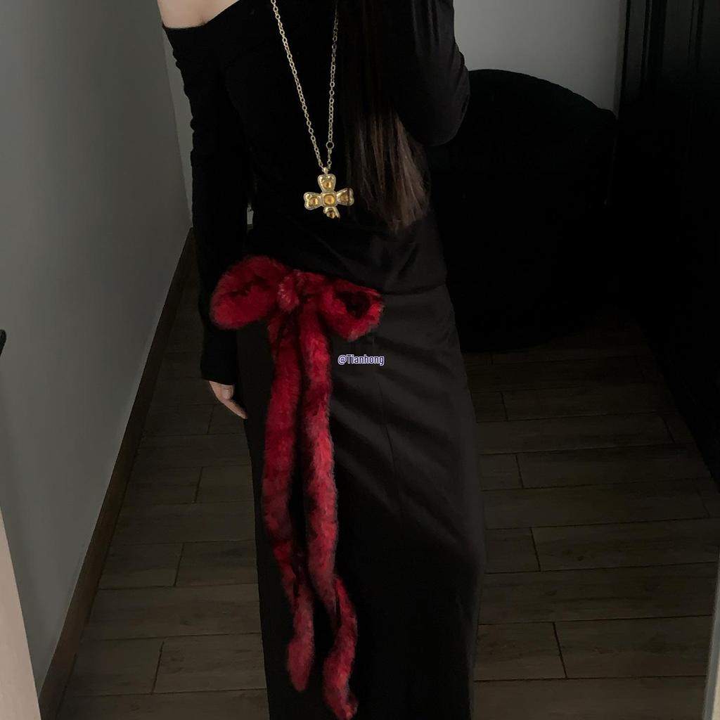 Czerwony Futrzany Ornament na Pas do Tańca Jazzowego - Pikantny Dodatek Subkultury Dziewczęcej