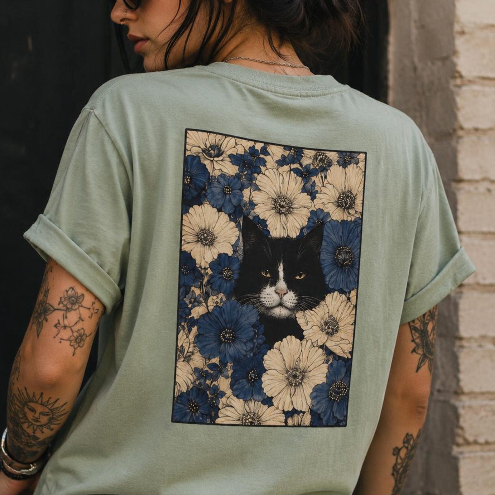 Vintage Floral Black Cat Shirt | Cottagecore Cat Tee, Botanical Cat Graphic Shirt M