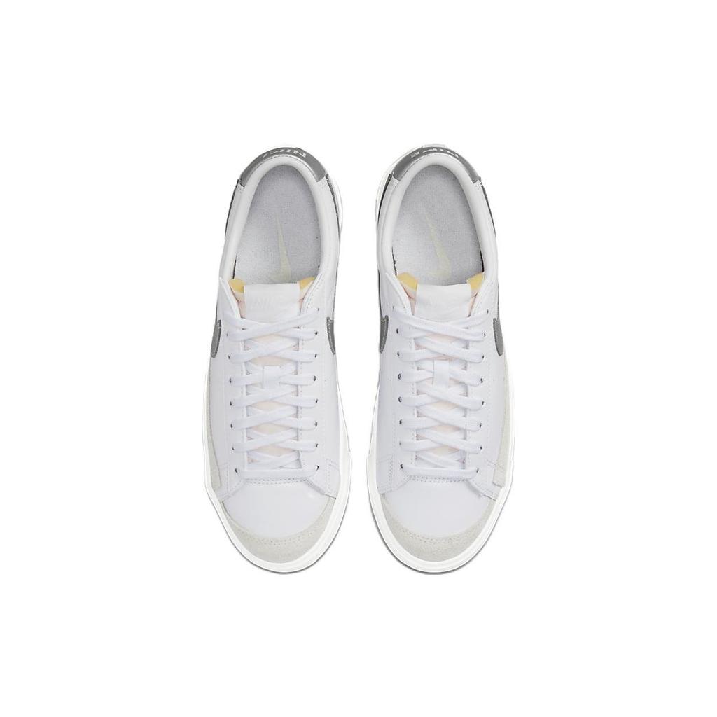 Nike Blazer Low 77 Weiß Metallisches Silber Damen DC4769-113