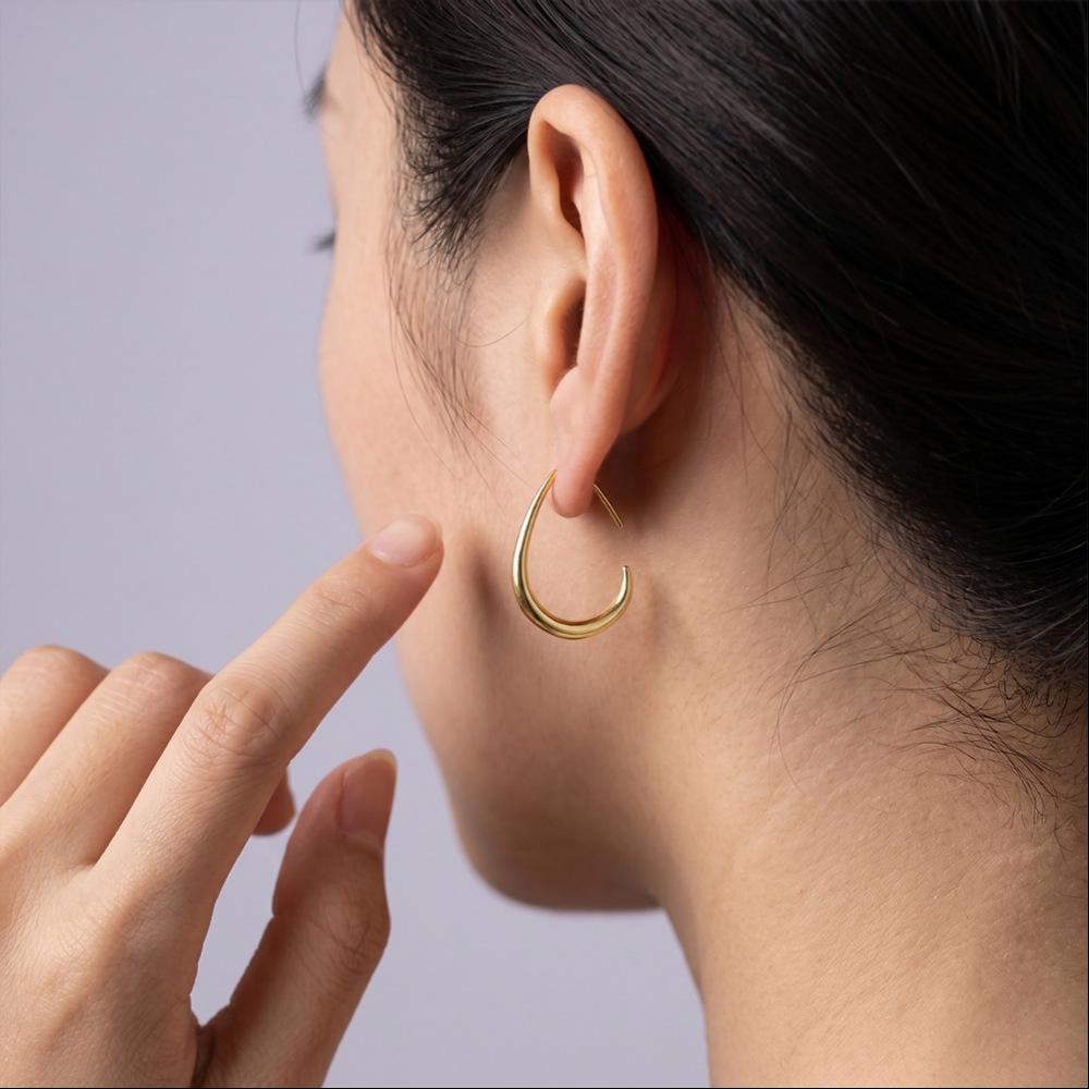 Retro European & American Metal Water Drop Hoop Earrings: Exaggerated Hong Kong Style Studs for Women