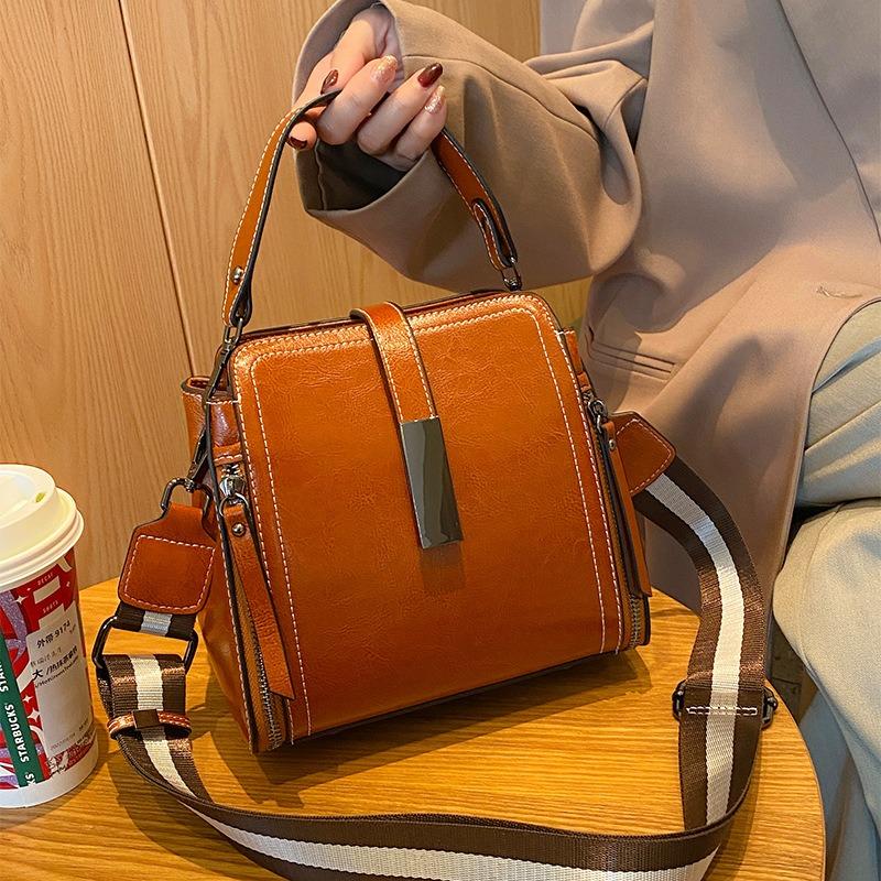 Leather Women's Bag Messenger Bag Women's New Retro Versatile Shoulder Bag Commuter Handbag