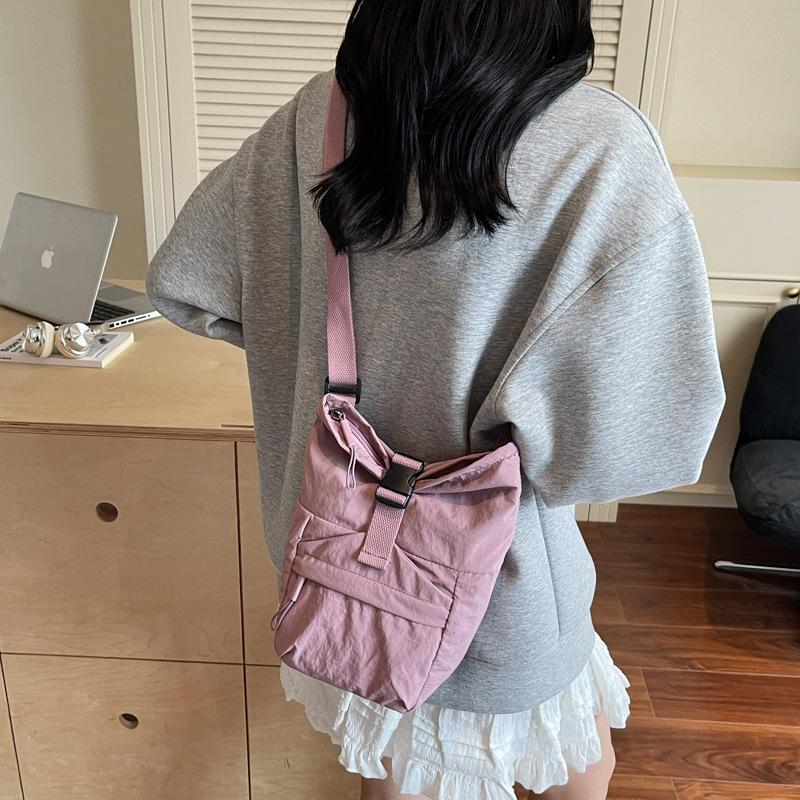 Simple Texture Trend Fashion Casual Foreign Style Bucket Bag 2025 Summer New Women's Niche Shoulder Messenger Bag