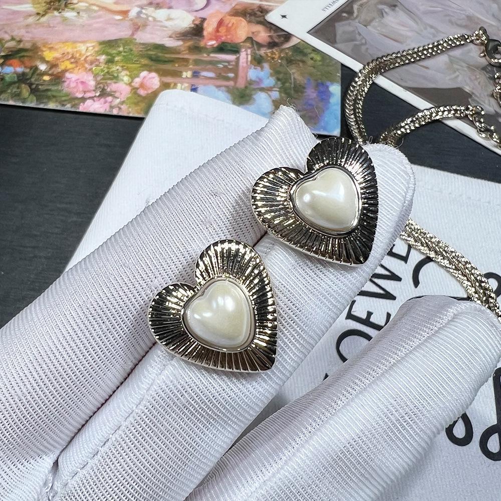 Sweet and Cool Wind Love, Trendy Design Sense Versatile Cold Wind Necklace Earrings