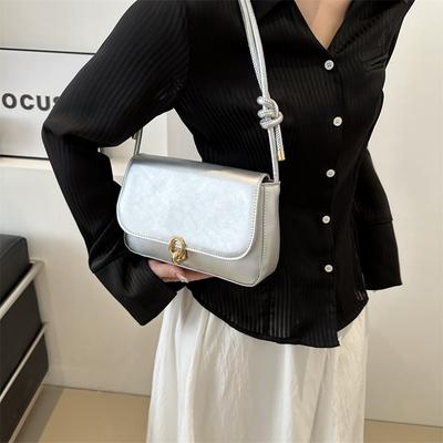 Sac 2025 nouveau sac tendance sous le bras mode femme simple rétro petit sac carré tendance personnalisée sac bandoulière messager