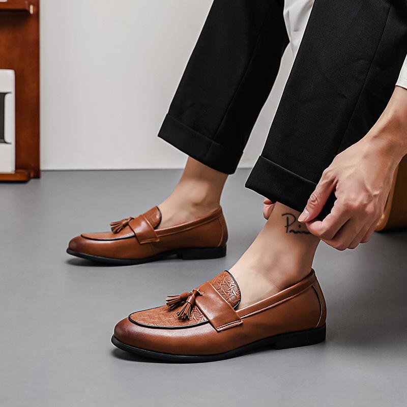 Men's loafers large size new leather shoes men's fashion British men's loafers business fringed small leather shoes