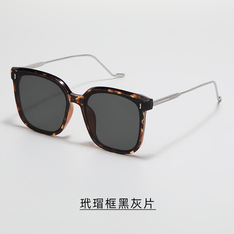 Women With Sunglasses, The Blogger Recommends Uv-Proof Square Large-Frame Metal Leg Sunglasses.
