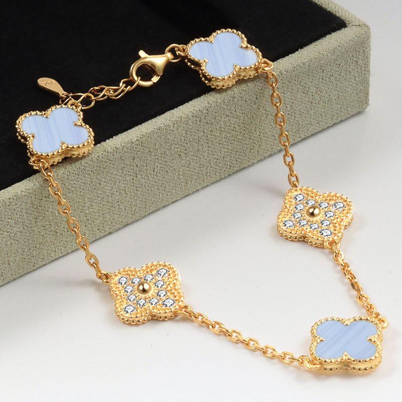 Women's Four-Leaf Clover Bracelet – 18K Gold Plated with Double-Sided Mother-of-Pearl, Elegant High-Quality Accessory, Chic and Lucky Design.