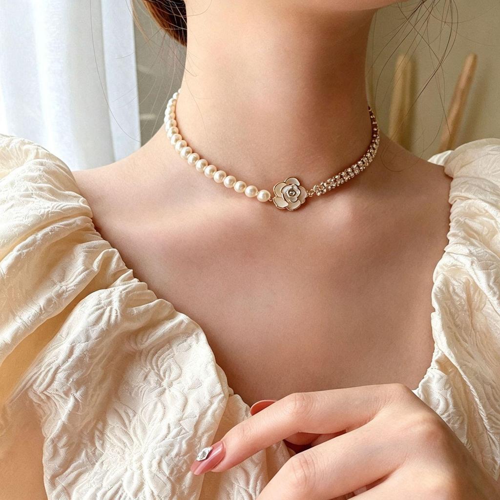 French Retro Camellia Pearl Necklace with Asymmetrical Rhinestone Chain – Elegant Neck Accessory