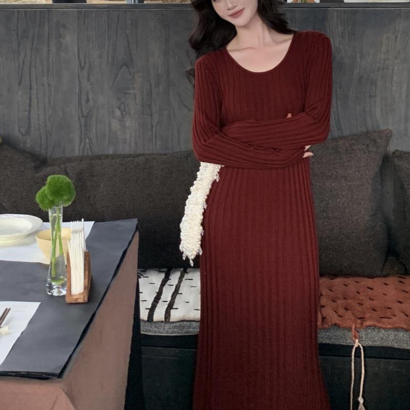 Pletené šaty slim střihu ve stylu Hepburn: Elegantní vysoký pas, dlouhý rukáv, kulatý výstřih, pro podzim/zimu