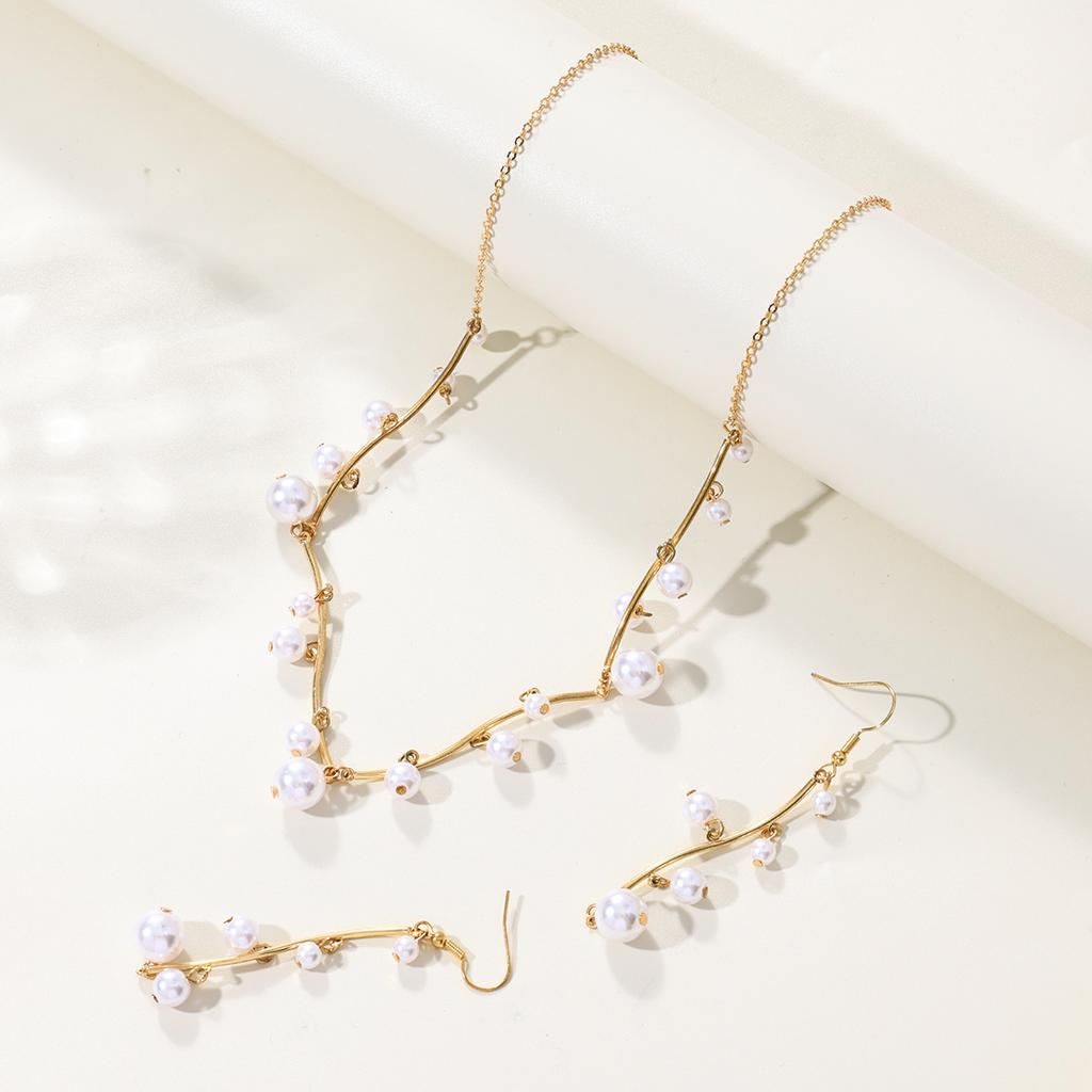 Elegant Metal Splicing Imitation Pearl Fringed Earrings Necklace Set Versatile Small Pearl Pendant Necklace