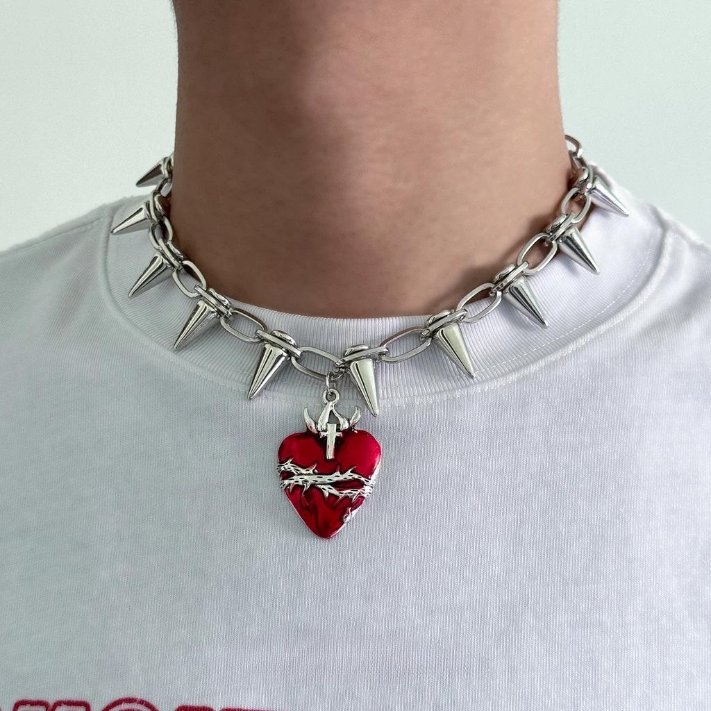 Y2K Herz Nieten Halskette Gothic Punk Stil Herz Anhänger Halskette für Männer Frauen Übertriebener Schmuck Zubehör Geschenke