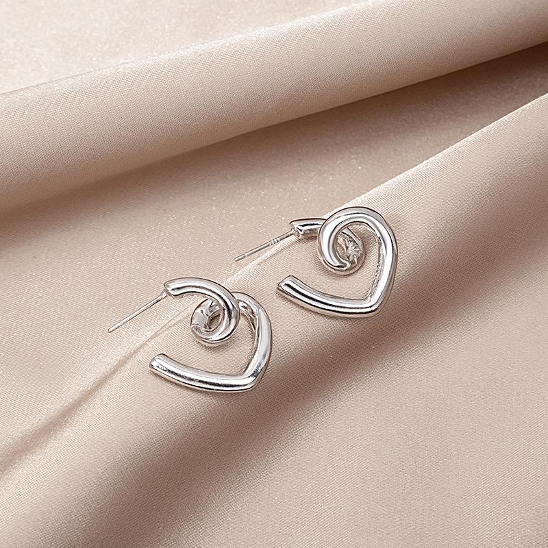 Line Heart Stud Earrings Female Personality Design Sense Cold Wind Twist Knotted Love Peach Heart Earrings