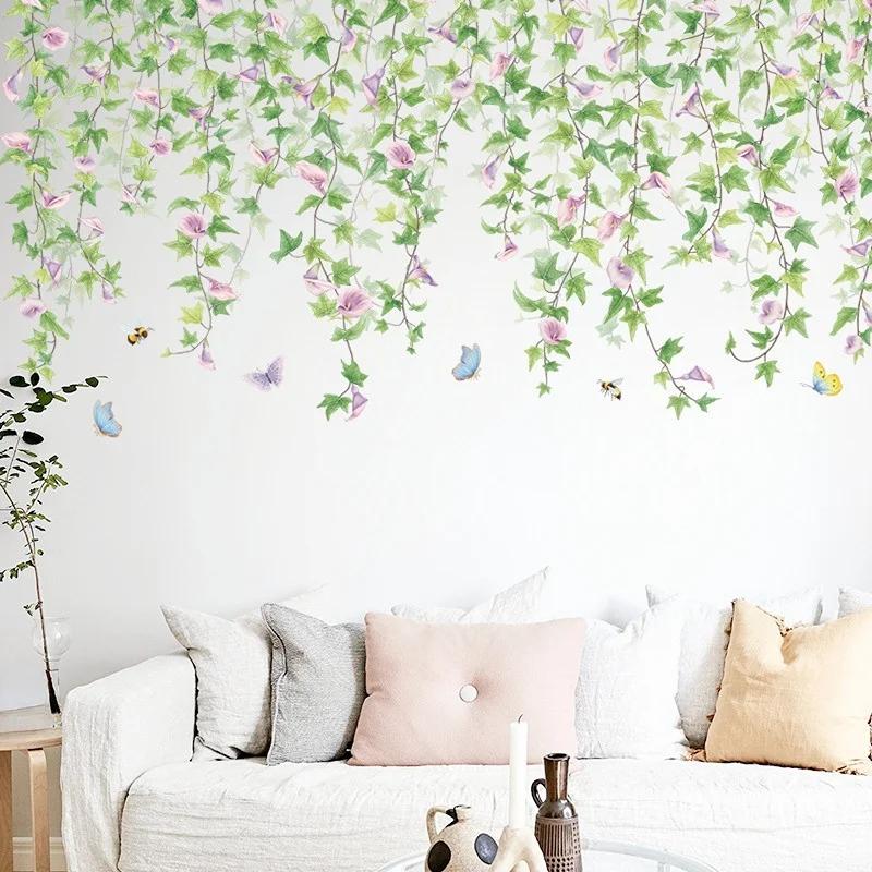 Tapeta inspirovaná přírodou: Popínavé rostliny, povijnice a létající hmyz